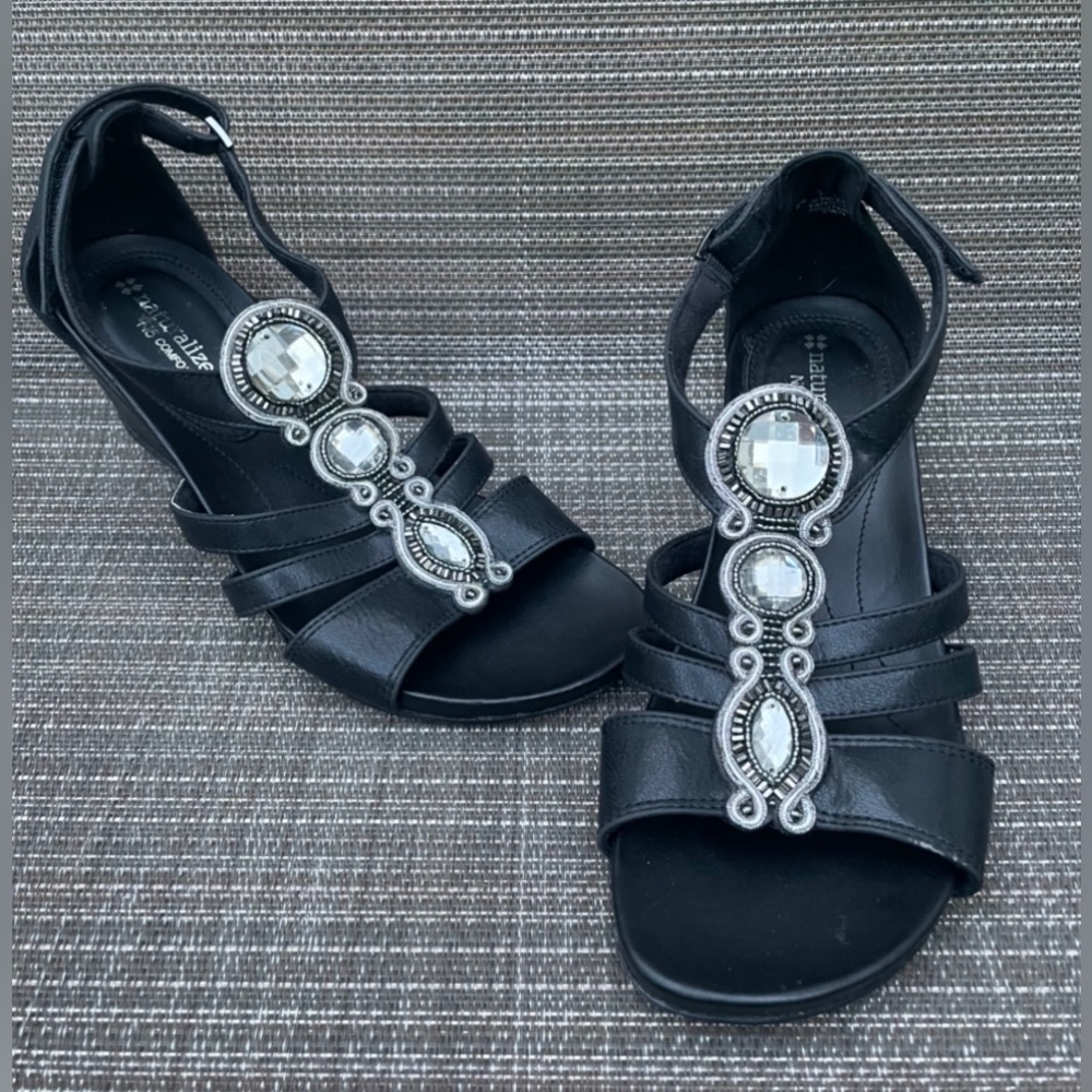 Naturalizer ladies 8M Sandals